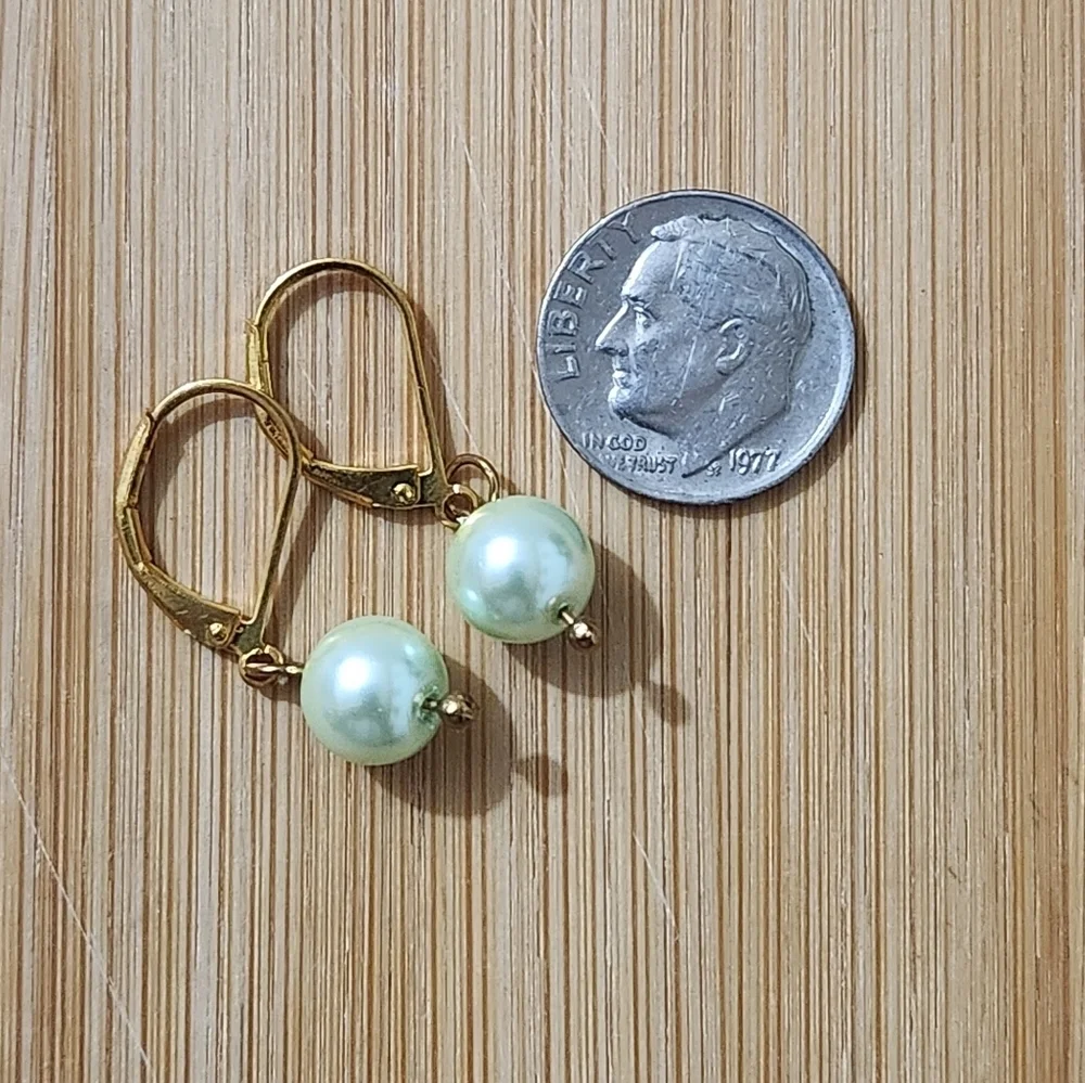 Hand Crafted Elegant Pastel Green Pearl Drop Earrings Pierced - Picture 3 of 7